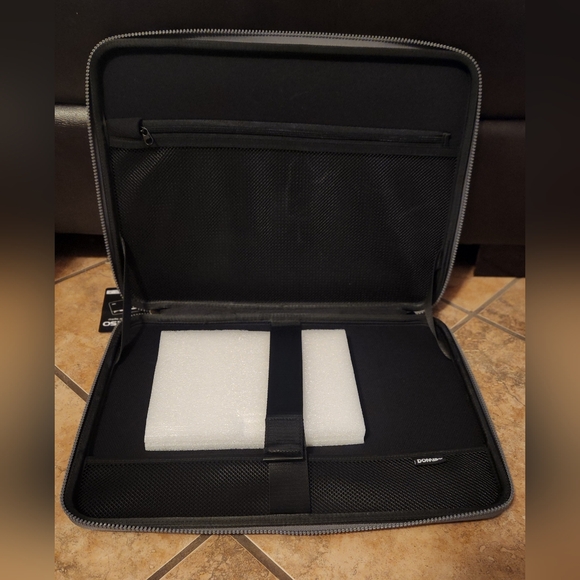 Domiso 15.6 inch Hard Laptop Sleeve with Handle - Picture 8 of 8